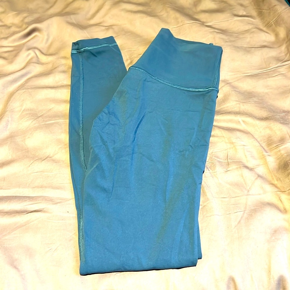 Lululemon aligns 28 HR Iron Blue